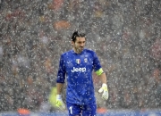 开云体育中国-莫兰特关键回合不手软，湖人主场力擒黄蜂