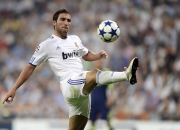 开云体育登录-赛道与球场，双线争冠的生死博弈